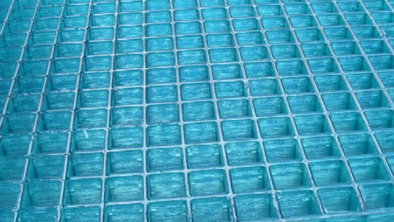 Moulded vs Pultruded GRP Grating: How to Choose the Right Type for Your Project